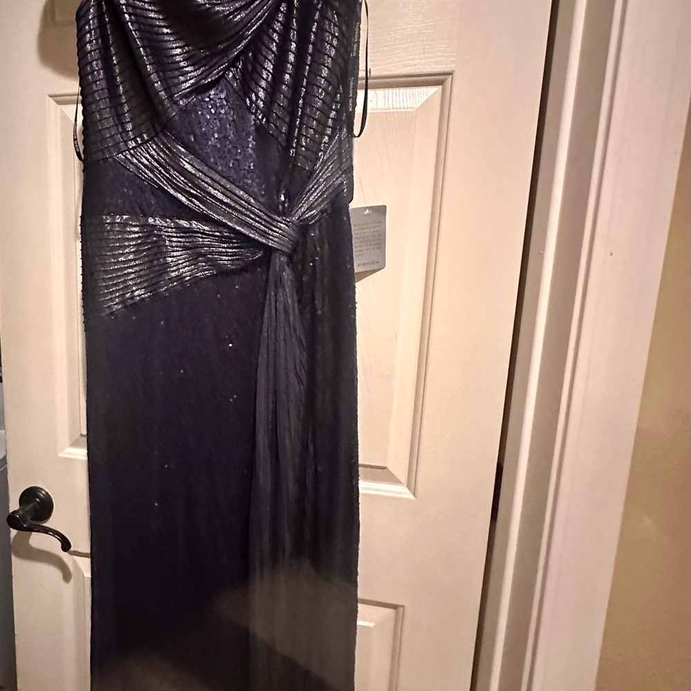 NWT Tadashi Shoiji PARMA DRAPED
NWT
SEQUIN GOWN DRESS